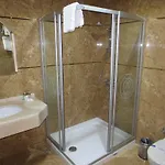 מלון Eyna