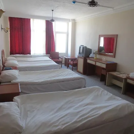 Hotel Eyna 3*