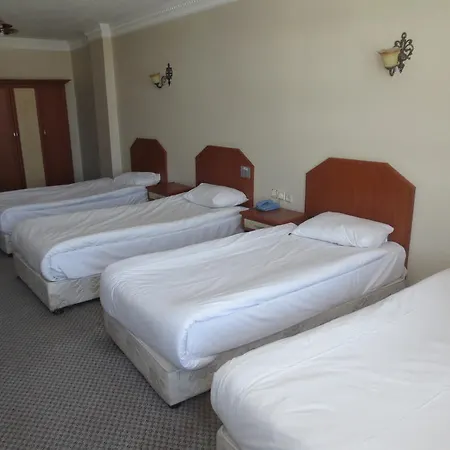 Hotel Eyna 3*