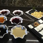 Eyna Hotel