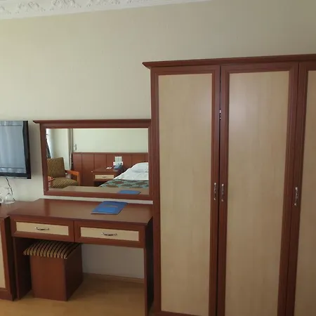 Otel Eyna 3*